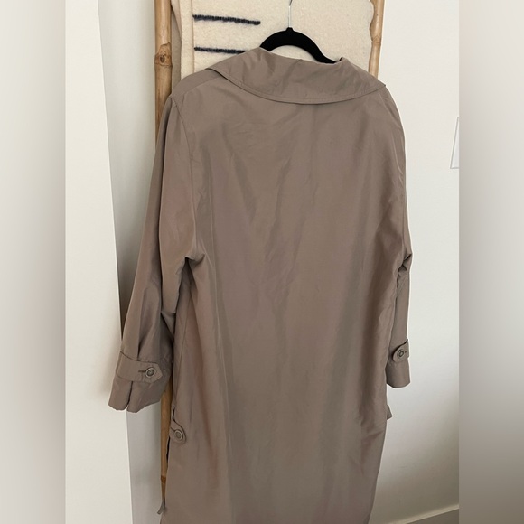 Vintage Eaton Trench coat - Picture 2 of 6